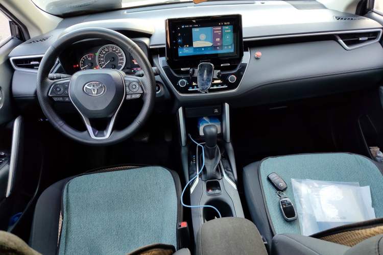Used Toyota Corolla Cross 2022 2.0L Luxury Edition Center Console
