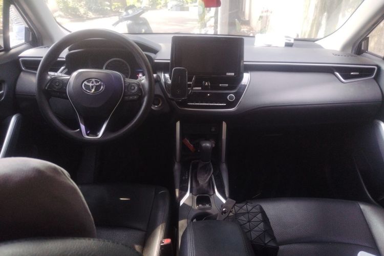 Used Toyota Corolla Cross 2022 2.0L Luxury Edition Center Console
