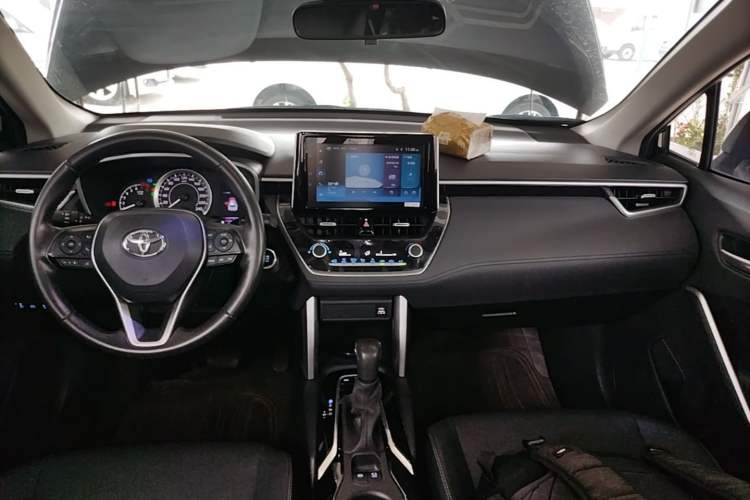 Used Toyota Corolla Cross 2022 2.0L Deluxe Edition Center Console