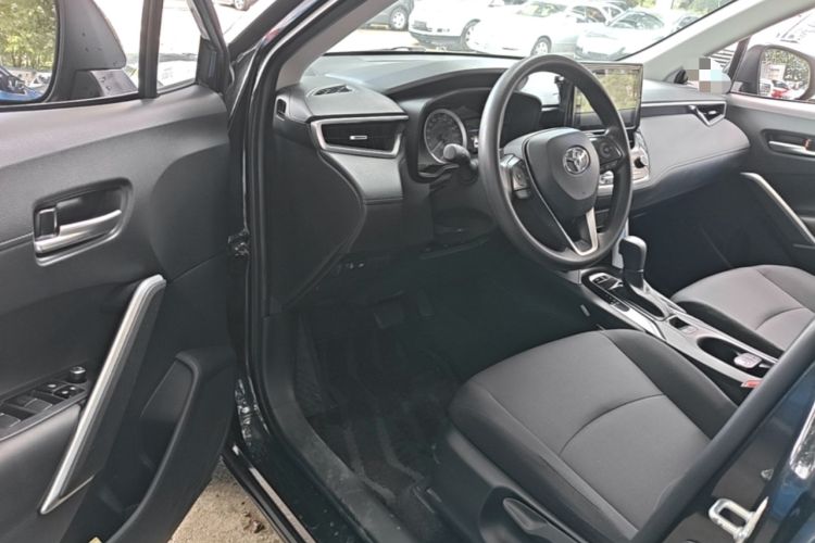 Used Toyota Corolla Cross 2022 2.0L Luxury Edition Driver Seat