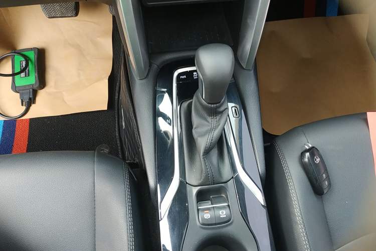 Used Toyota Corolla Cross 2022 2.0L Deluxe Edition Gear Lever