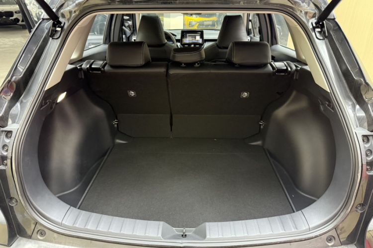 Used Toyota Corolla Cross 2022 2.0L Luxury Edition Interior 10