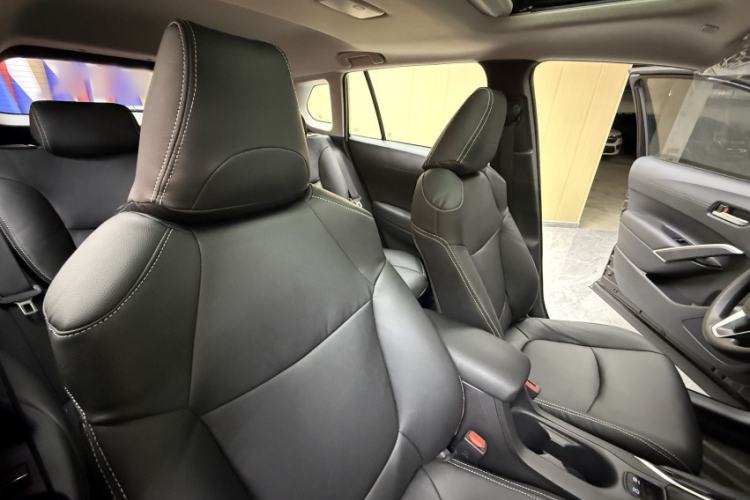 Used Toyota Corolla Cross 2022 2.0L Luxury Edition Interior 12