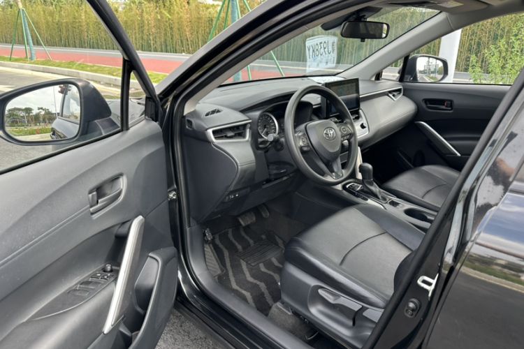 Used Toyota Corolla Cross 2022 2.0L Elite Edition Interior 4