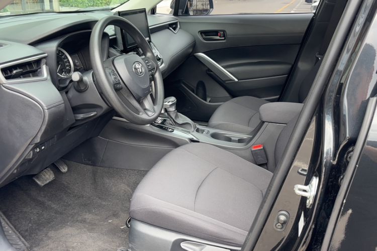 Used Toyota Corolla Cross 2022 2.0L Elite Edition Interior 4