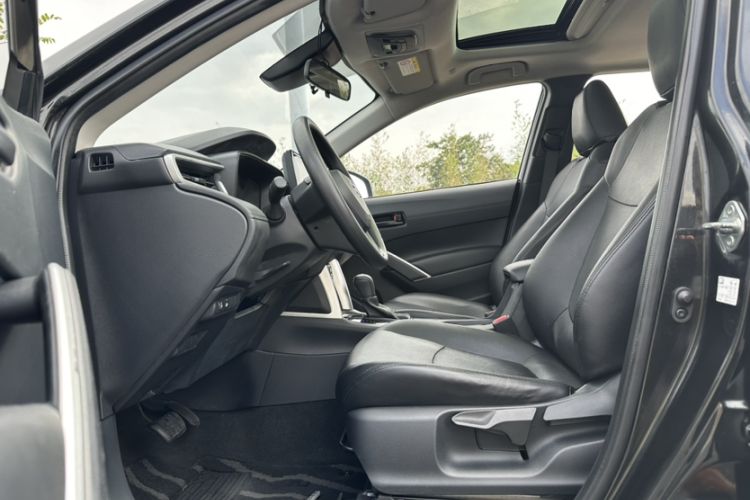 Used Toyota Corolla Cross 2022 2.0L Elite Edition Left Front Seat