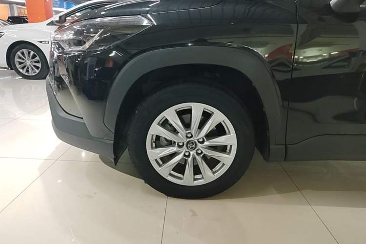 Used Toyota Corolla Cross 2022 2.0L Pioneer Edition Left Front Wheel Hub