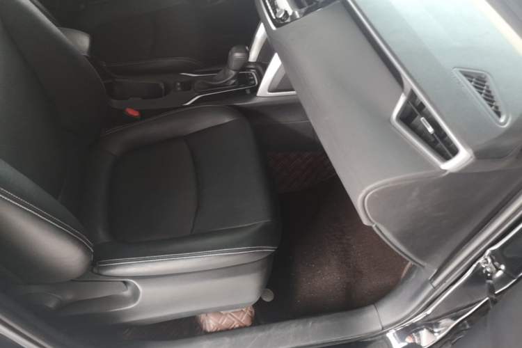Used Toyota Corolla Cross 2022 2.0L Luxury Edition Right Front Seat