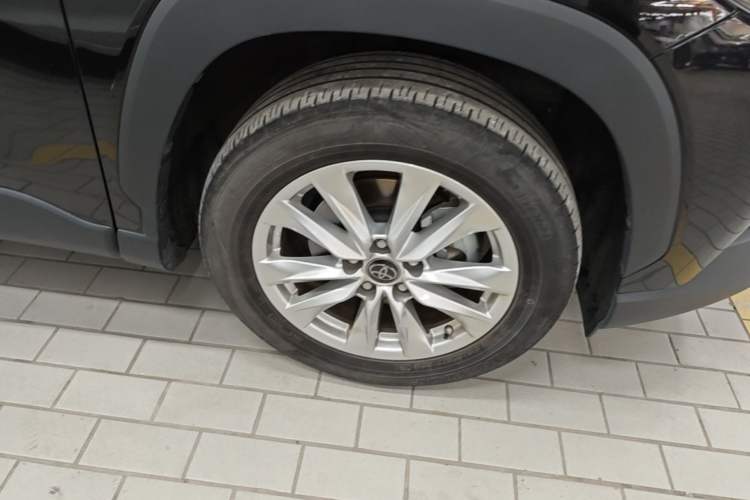 Used Toyota Corolla Cross 2022 2.0L Pioneer Edition Right Front Wheel Hub