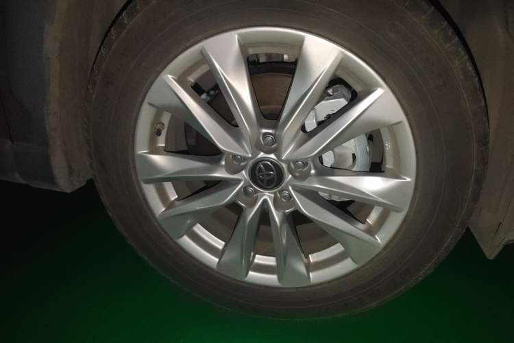 Used Toyota Corolla Cross 2022 2.0L Luxury Edition Right Front Wheel Hub