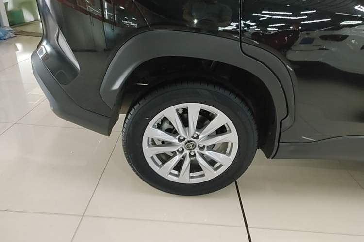 Used Toyota Corolla Cross 2022 2.0L Pioneer Edition Right Rear Wheel Hub