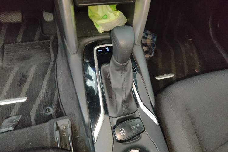 Used Toyota Corolla Cross 2022 2.0L Elite Edition Gear Lever