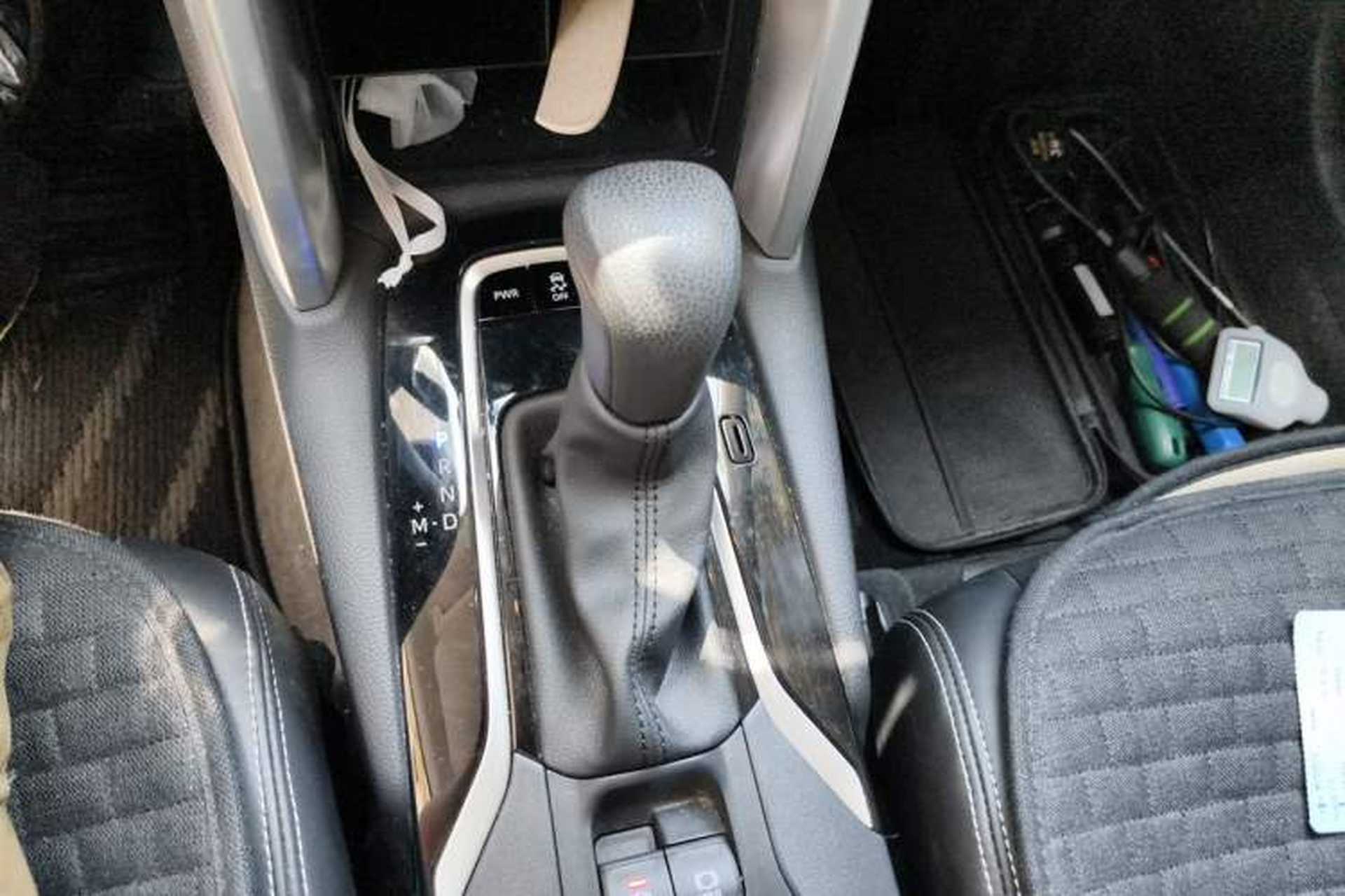 Used Toyota Corolla Cross 2022 2.0L Luxury Edition Gear Lever