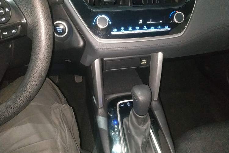 Used Toyota Corolla Cross 2022 2.0L Elite Edition Gear Lever