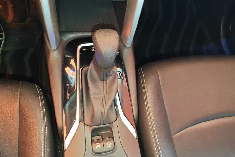 Used Toyota Corolla Cross 2022 2.0L Elite Edition Gear Lever