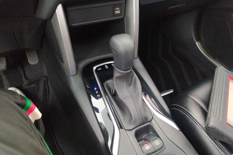 Used Toyota Corolla Cross 2022 2.0L Elite Edition Gear Lever