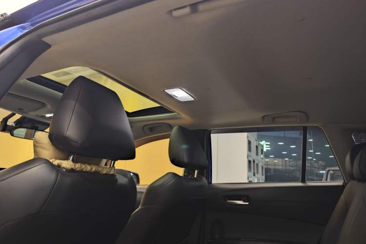 Used Toyota Corolla Cross 2022 2.0L Luxury Edition Headliner