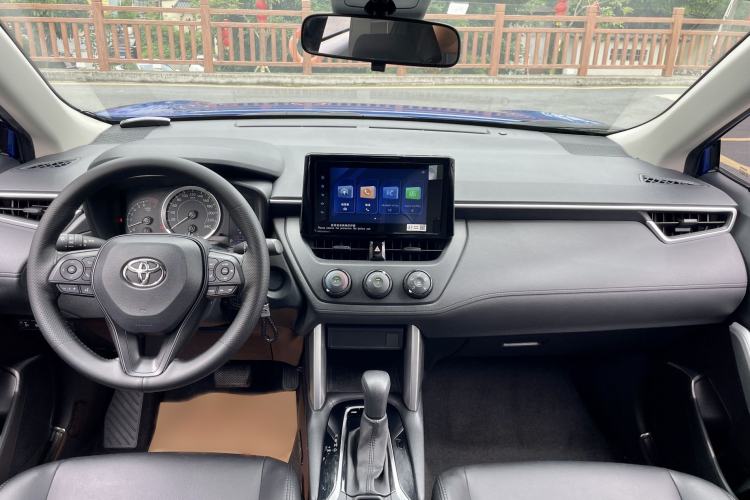 Used Toyota Corolla Cross 2022 2.0L Pioneer Edition Interior 10