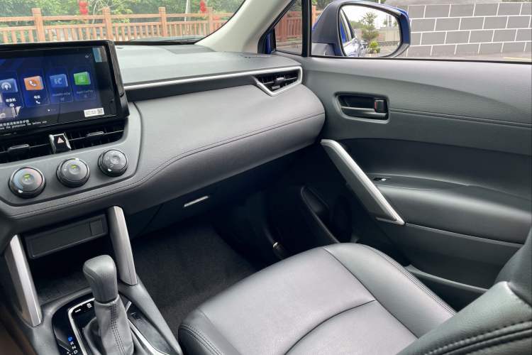 Used Toyota Corolla Cross 2022 2.0L Pioneer Edition Interior 2