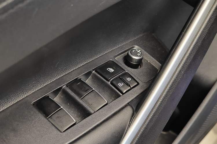 Used Toyota Corolla Cross 2022 2.0L Luxury Edition Interior 3
