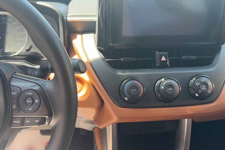 Used Toyota Corolla Cross 2022 2.0L Pioneer Edition Interior 3