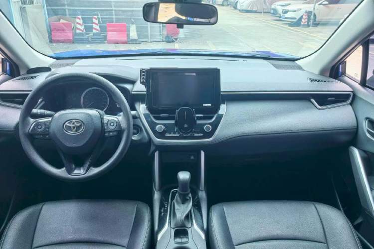 Used Toyota Corolla Cross 2022 2.0L Elite Edition Interior 4