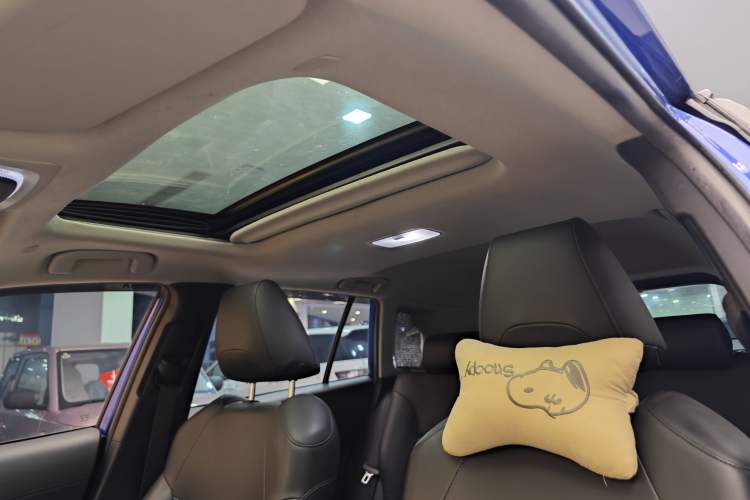 Used Toyota Corolla Cross 2022 2.0L Luxury Edition Interior 5