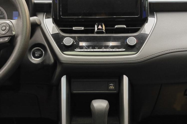 Used Toyota Corolla Cross 2022 2.0L Luxury Edition Interior 8
