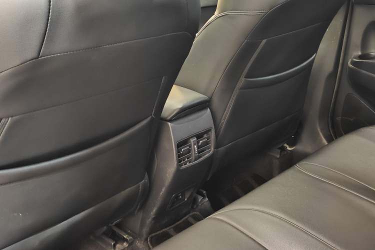 Used Toyota Corolla Cross 2022 2.0L Luxury Edition Interior 9