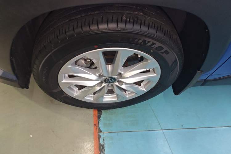 Used Toyota Corolla Cross 2022 2.0L Luxury Edition Left Front Wheel Hub