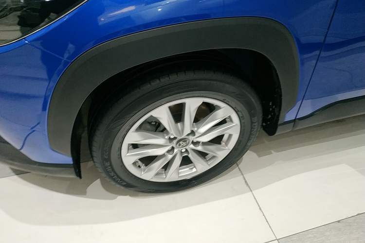 Used Toyota Corolla Cross 2022 2.0L Elite Edition Left Front Wheel Hub