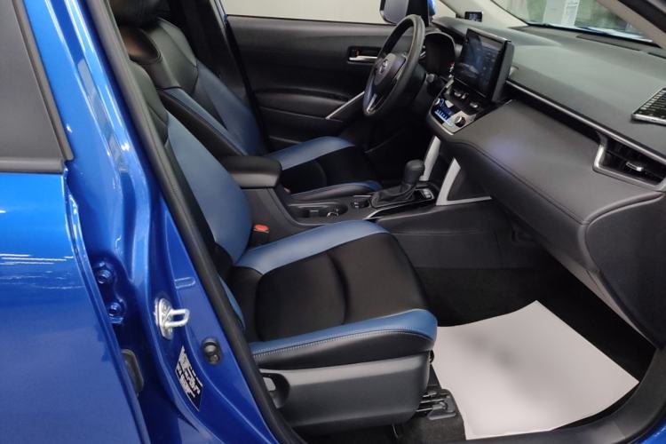Used Toyota Corolla Cross 2022 2.0L Luxury Edition Right Front Seat