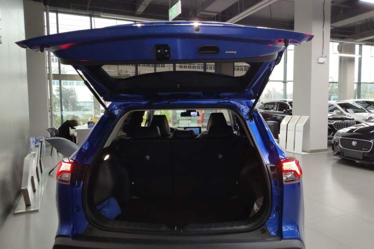 Used Toyota Corolla Cross 2022 2.0L Luxury Edition Trunk