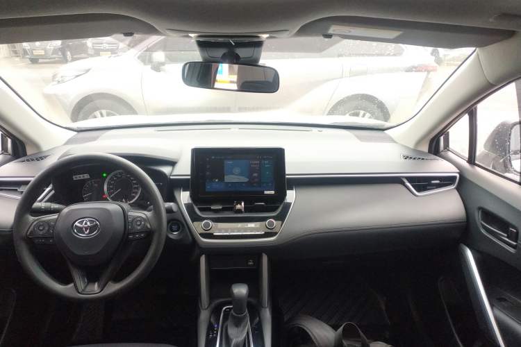 Used Toyota Corolla Cross 2022 2.0L Elite Edition Center Console