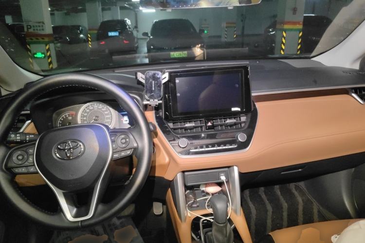 Used Toyota Corolla Cross 2022 2.0L Luxury Edition Center Console