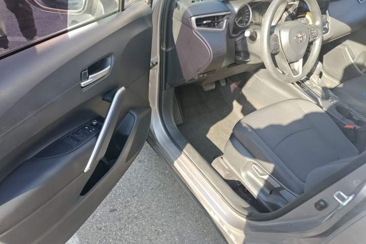 Used Toyota Corolla Cross 2022 2.0L Luxury Edition Driver Seat