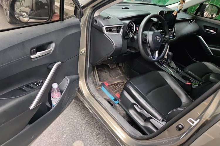 Used Toyota Corolla Cross 2022 2.0L Luxury Edition Driver Seat
