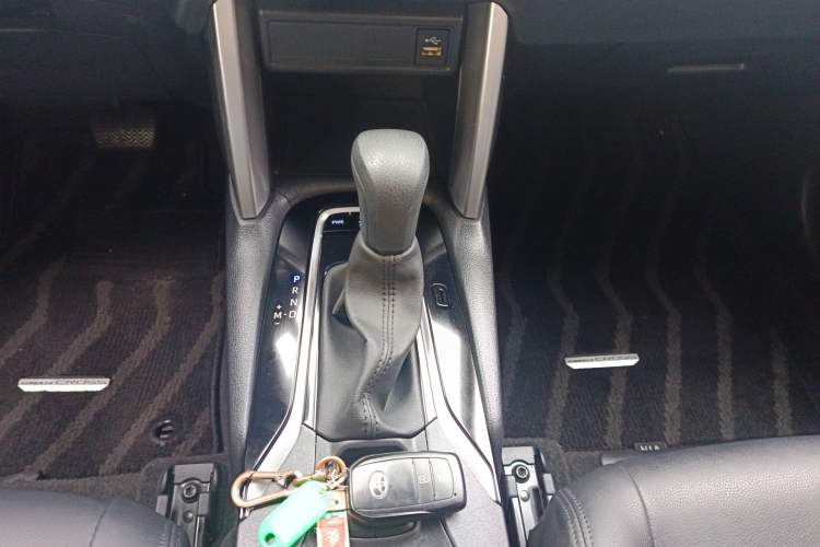 Used Toyota Corolla Cross 2022 2.0L Elite Edition Gear Lever