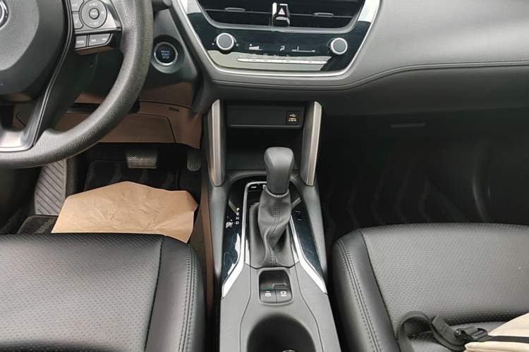Used Toyota Corolla Cross 2022 2.0L Elite Edition Gear Lever