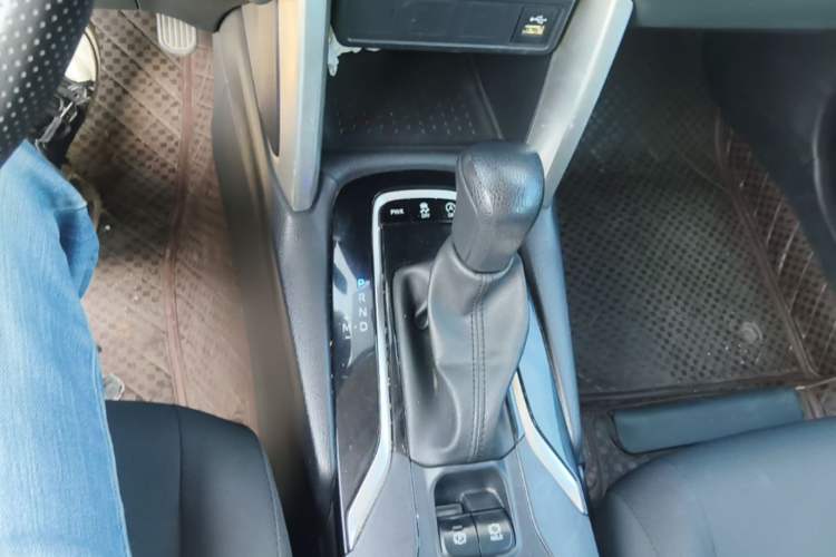 Used Toyota Corolla Cross 2022 2.0L Elite Edition Gear Lever