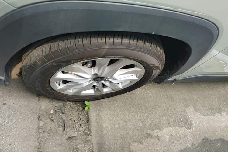 Used Toyota Corolla Cross 2022 2.0L Elite Edition Left Front Wheel Hub