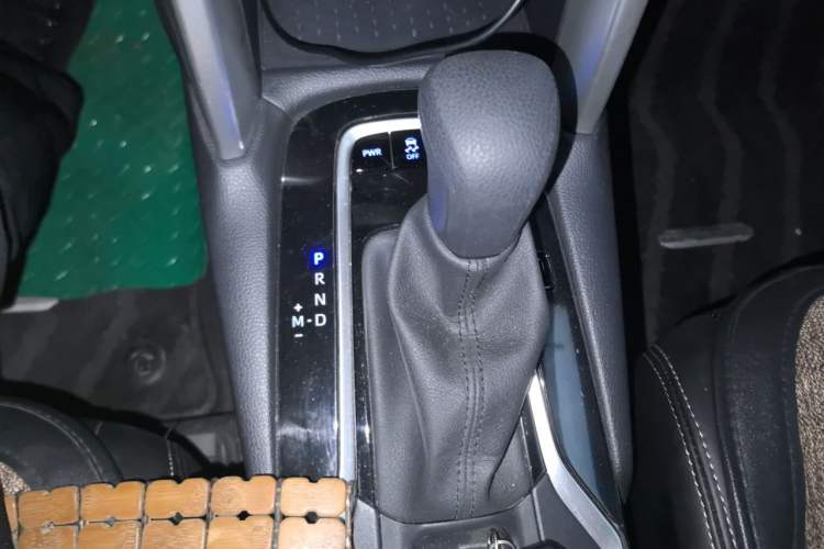 Used Toyota Corolla Cross 2022 2.0L Elite Edition Gear Lever