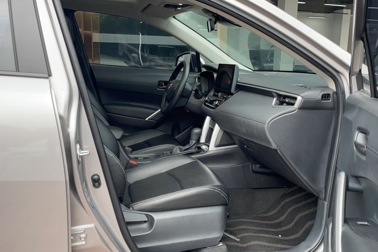 Used Toyota Corolla Cross 2022 2.0L Elite Edition Interior 4