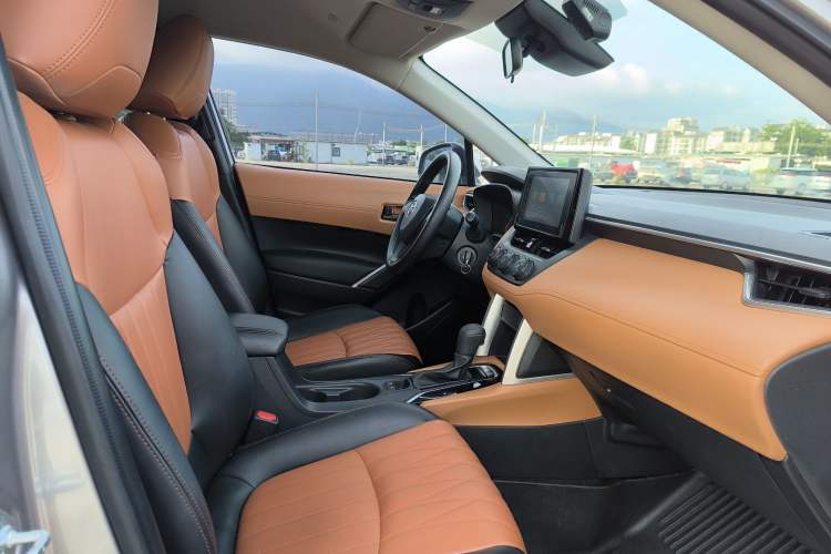 Used Toyota Corolla Cross 2022 2.0L Pioneer Edition Interior 9