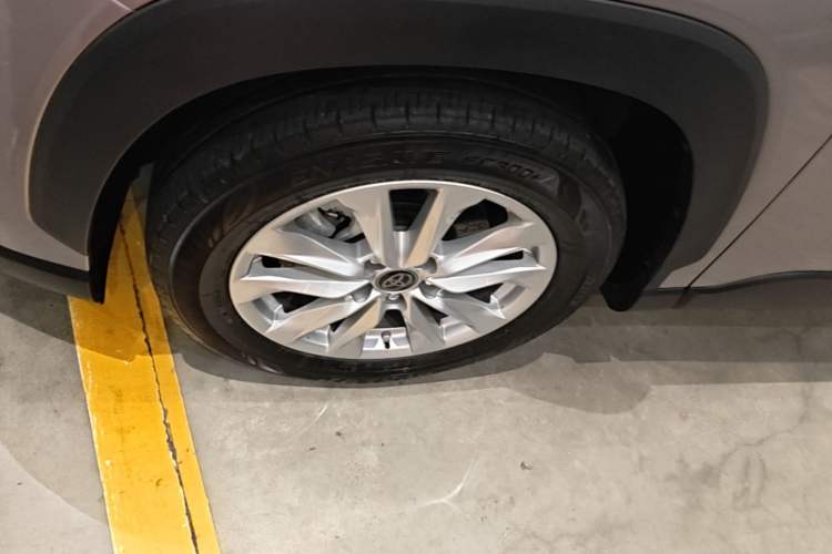 Used Toyota Corolla Cross 2022 2.0L Deluxe Edition Left Front Wheel Hub