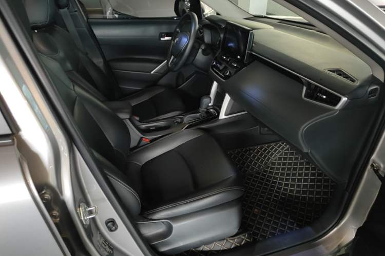 Used Toyota Corolla Cross 2022 2.0L Luxury Edition Right Front Seat