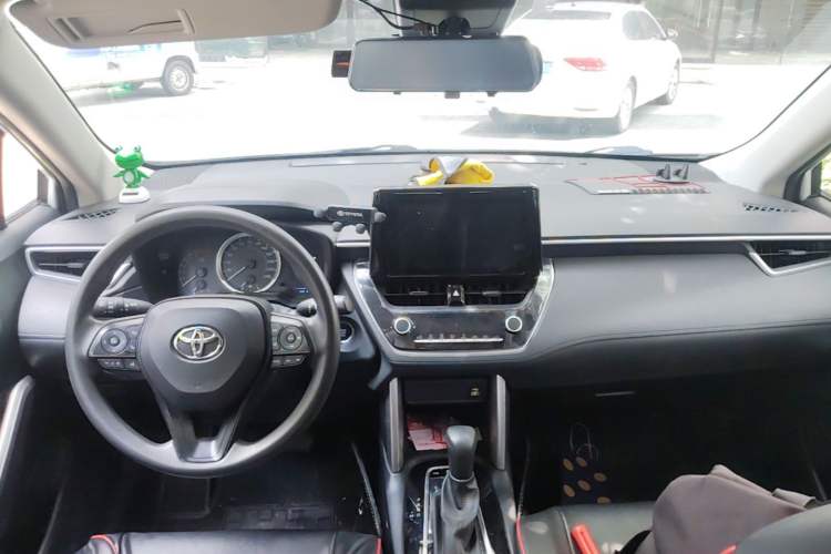 Used Toyota Corolla Cross 2022 2.0L Elite Edition Center Console