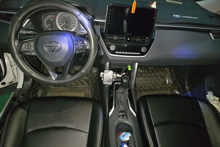 Used Toyota Corolla Cross 2022 2.0L Luxury Edition Center Console