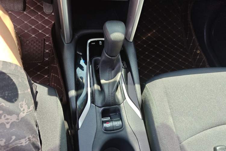 Used Toyota Corolla Cross 2022 2.0L Elite Edition Gear Lever