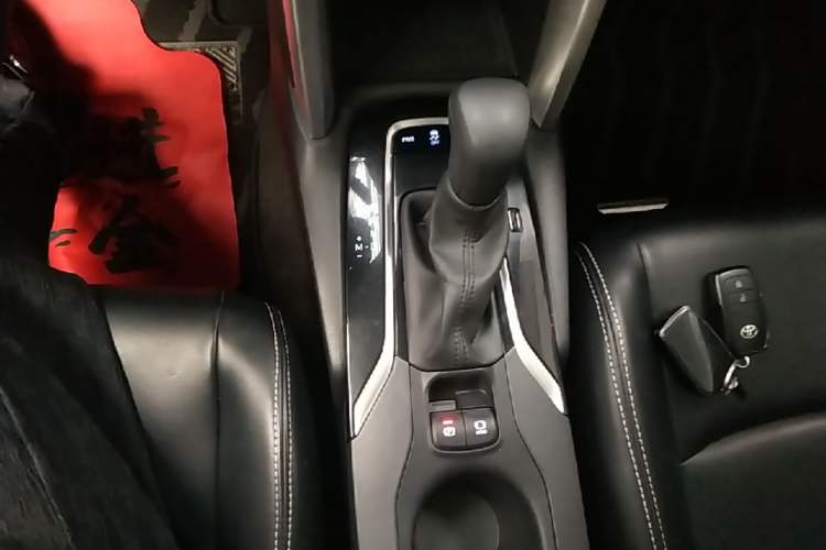 Used Toyota Corolla Cross 2022 2.0L Elite Edition Gear Lever